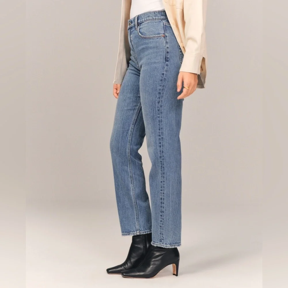 Abercrombie Curve Love Ultra High Rise Ankle Straight Jean Size 2L - Picture 2 of 11